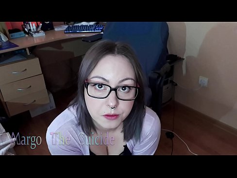 ❤️ Neska sexy betaurrekoekin dildoa zurrupatzen du kameraren aurrean ❌ Pornografia pornoan eu.virtsextor.ru ❌️❤